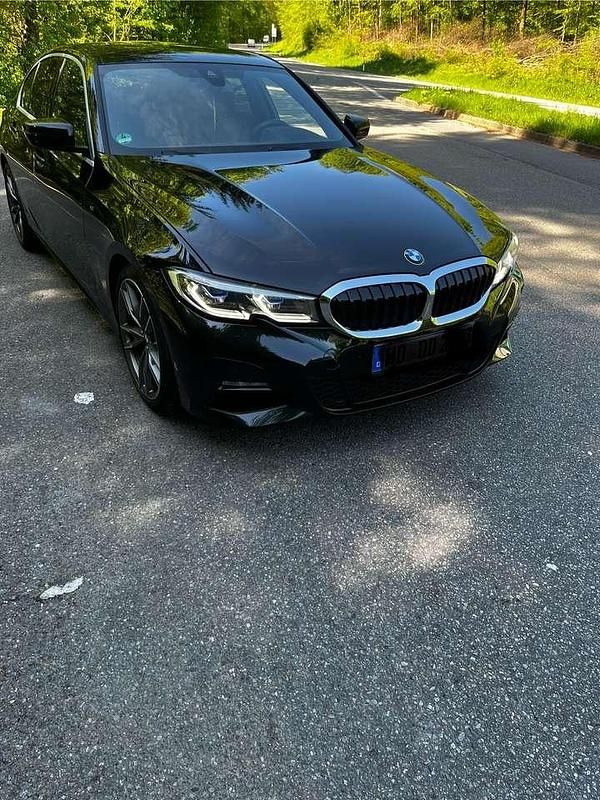 Schwarz Gebraucht 2019 BMW 320 M Sport Limousine | 31.800 € (Fairer Preis) - Bild 1/4
