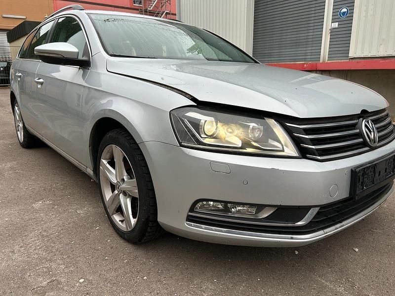 Usado VW Passat 150 HP (110 kW) 2012 Prateado Carrinha