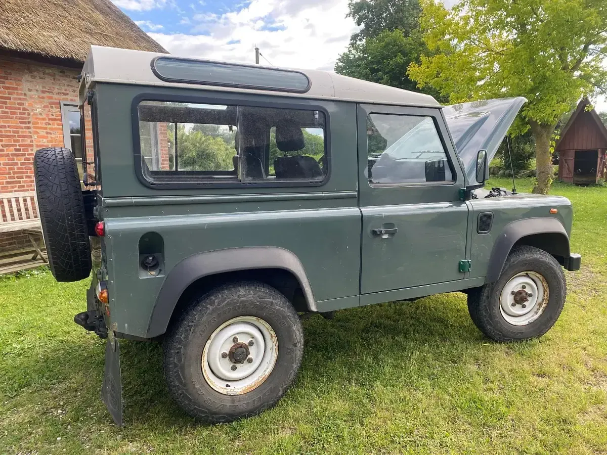 Gebraucht Land Rover Defender 122 PS (89 kW) 2010 Grün SUV