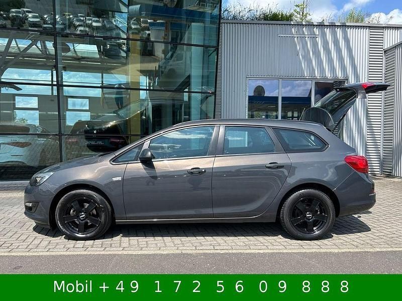 Gebraucht Opel Astra Selection 101 PS (74 kW) 2013 Grau Kombi