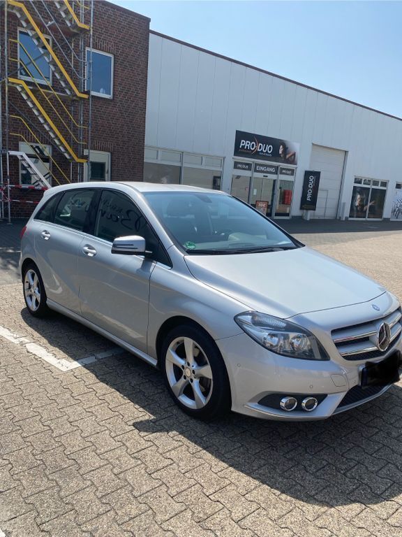 Gebraucht Mercedes B200 136 PS (100 kW) 2014 Grau Van / Kleinbus