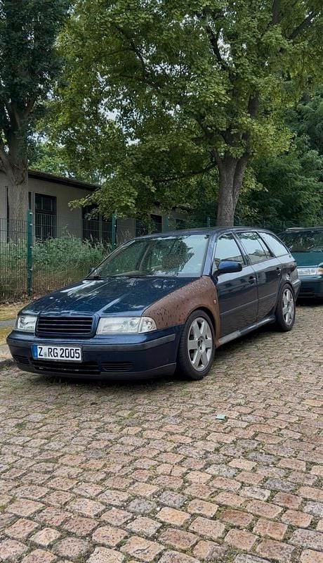 Blau Gebraucht 1999 Skoda Octavia LAURIN & KLEMENT Kombi | 1.100 € (Guter Preis) - Bild 1/4