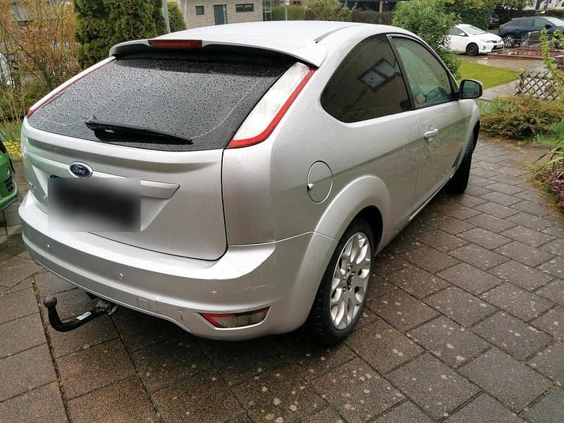 Gebraucht Ford Focus 116 PS (85 kW) 2009 Silber Limousine