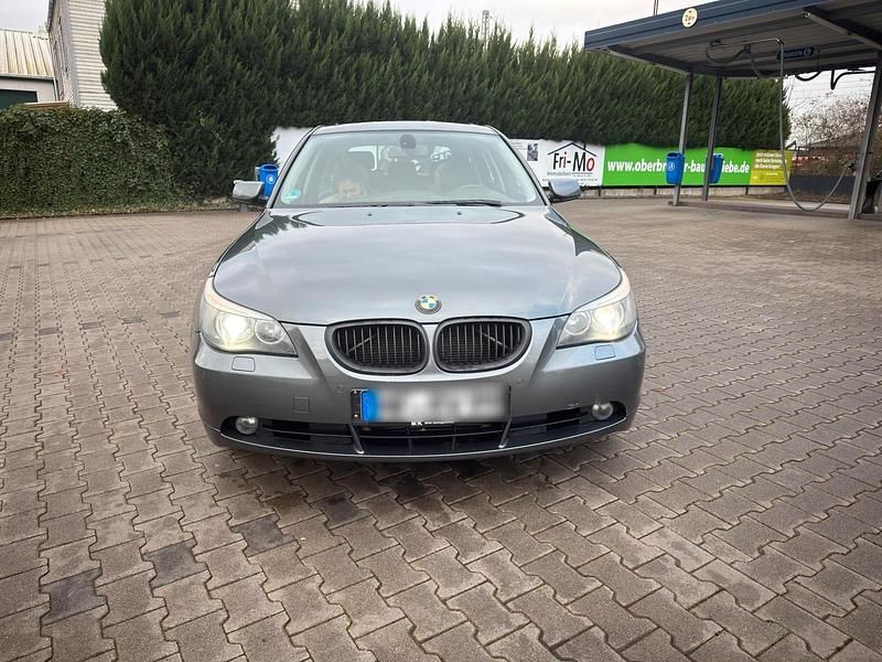 Grau Gebraucht 2006 BMW 530 Kombi | 3.199 € (Superpreis) - Bild 1/4