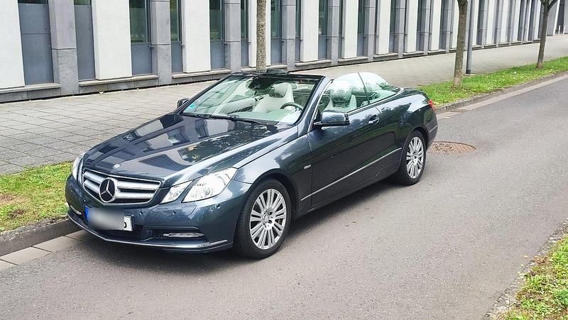 Blau Gebraucht 2011 Mercedes E350 Avantgarde Cabrio | 13.500 € (Guter Preis) - Bild 1/4
