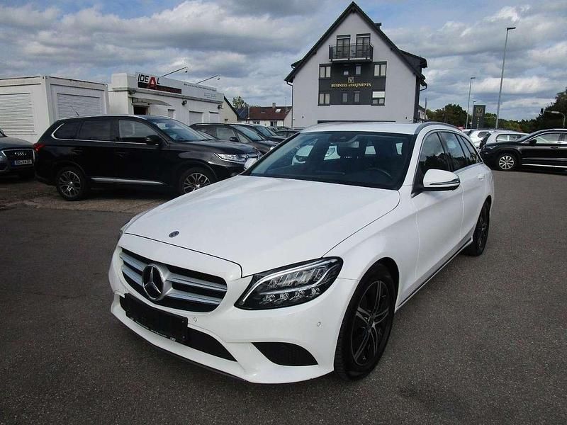 Polarweiss Gebraucht 2020 Mercedes C220 Avantgarde Kombi | 20.650 € (Guter Preis) - Bild 1/4