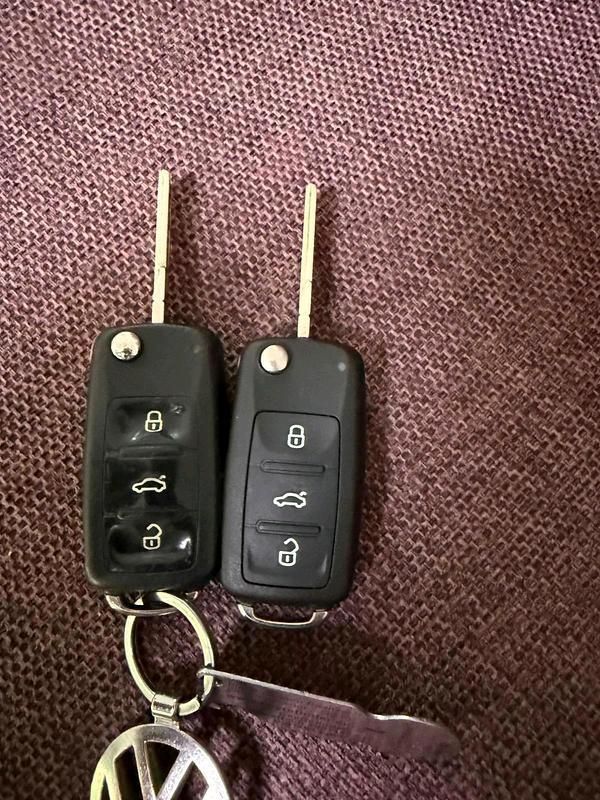 Schwarz Gebraucht 2011 VW Touran Van / Kleinbus | 6.200 € (Fairer Preis) - Bild 1/4