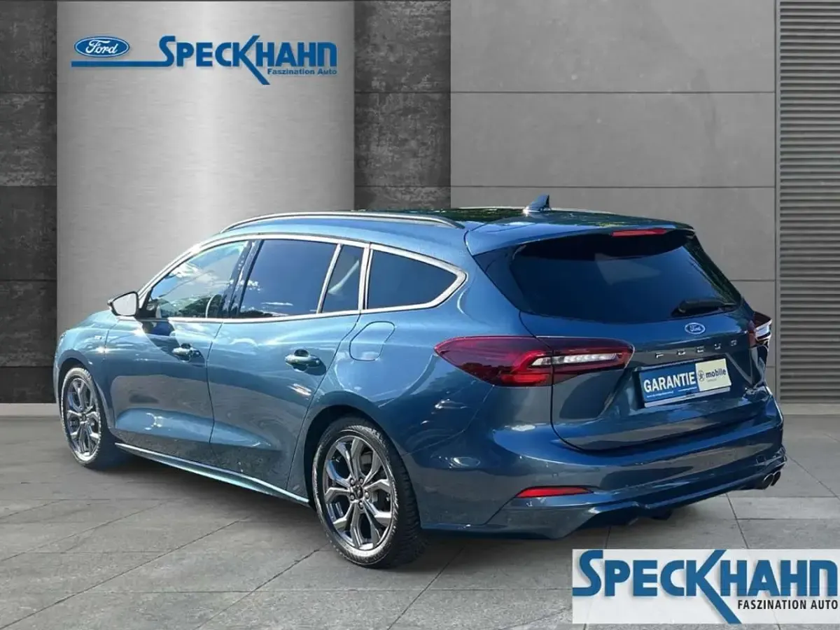 Gebraucht Ford Focus ST-Line 155 PS (114 kW) 2024 Chromablau metallic Kombi