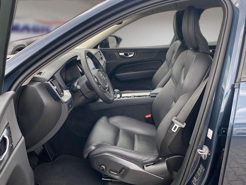 Gebraucht Volvo XC60 Plus 197 PS (144 kW) 2023 Denim blue (metallic) SUV