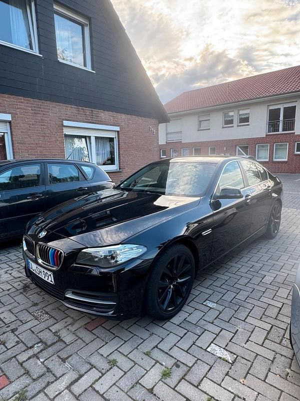 Schwarz Gebraucht 2015 BMW 520 Limousine | 16.000 € (Fairer Preis) - Bild 1/4