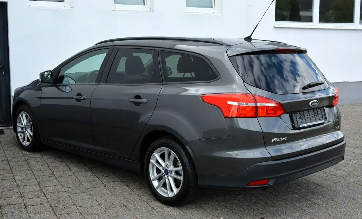 Usata Ford Focus Business Edition 125 CV (91 kW) 2016 Grigio Station wagon