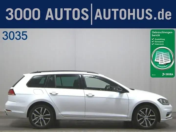 Silber Gebraucht 2021 VW Golf VIII Active Limousine | 18.990 € (Superpreis) - Bild 1/4