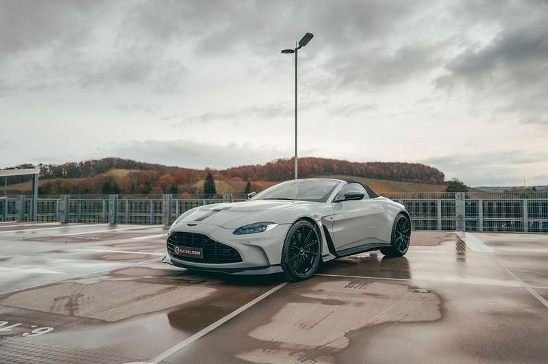 Gebraucht Aston Martin V12 Vantage 700 PS (514 kW) 2024 Grau Cabrio