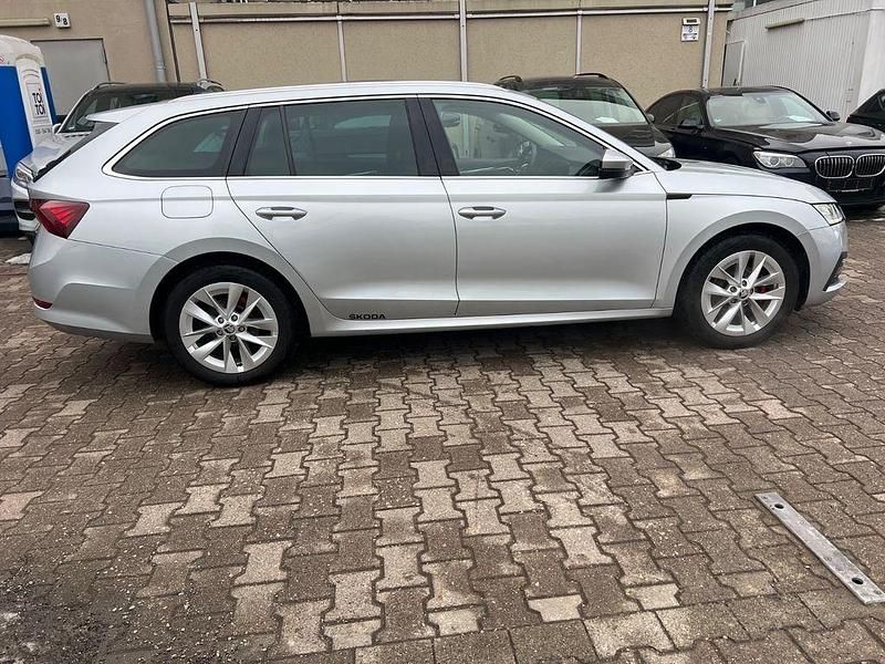 Gebraucht Skoda Octavia First Edition 131 PS (96 kW) 2021 Silber Kombi