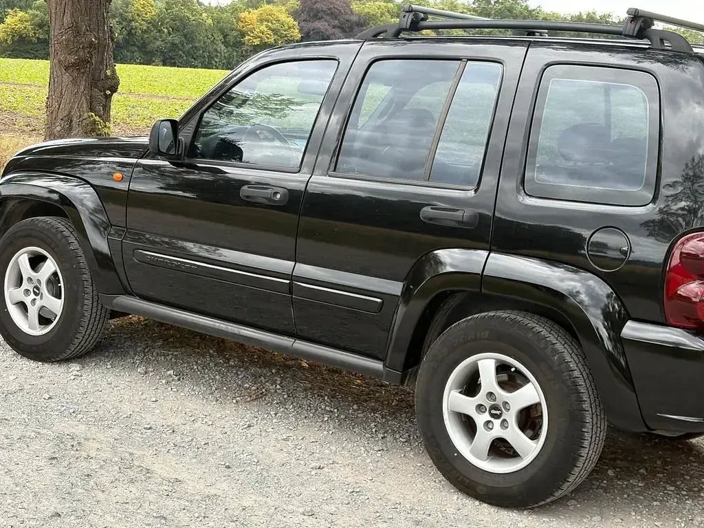 Gebraucht Jeep Cherokee Limited 204 PS (150 kW) 2005 Schwarz SUV