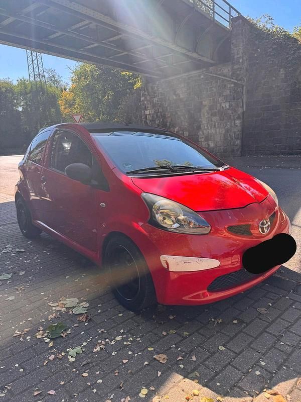 Rot Gebraucht 2008 Toyota Aygo Kleinwagen | 900 € (Superpreis) - Bild 1/4