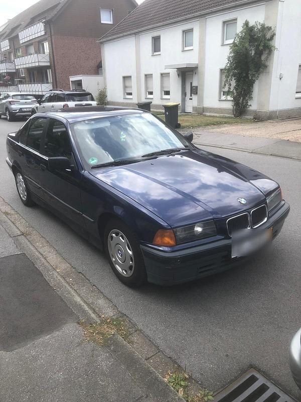 Blau Gebraucht 1992 BMW 316 Limousine | 1.299 € - Bild 1/4