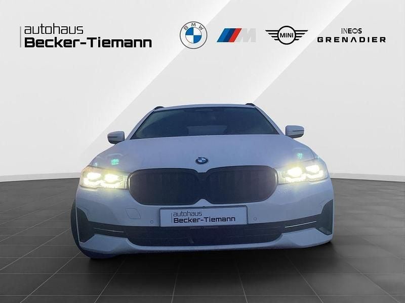 Gebraucht BMW 520 Sport Line 190 PS (139 kW) 2022 Weiß Limousine