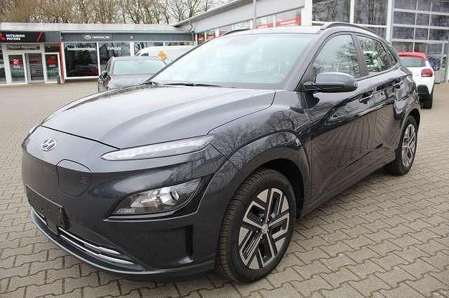 Grau metallic Gebraucht 2022 Hyundai Kona Select SUV | 21.580 € (Teuer) - Bild 1/1