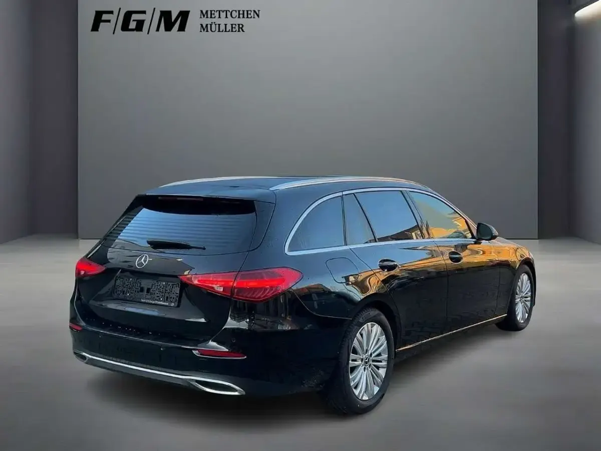 Gebraucht Mercedes C180 Avantgarde 170 PS (125 kW) 2024 Unilack schwarz Kombi