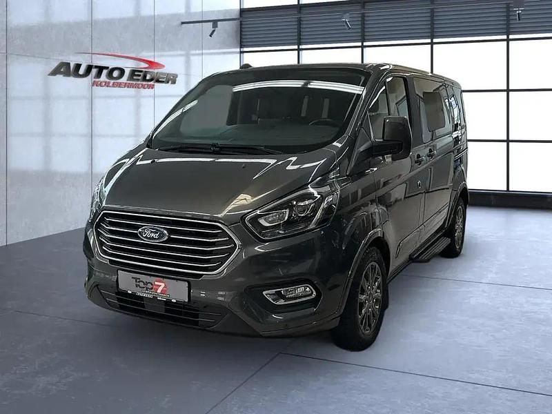 Grau Gebraucht 2021 Ford Tourneo Custom Titanium X Van / Kleinbus | 38.880 € (Fairer Preis) - Bild 1/4