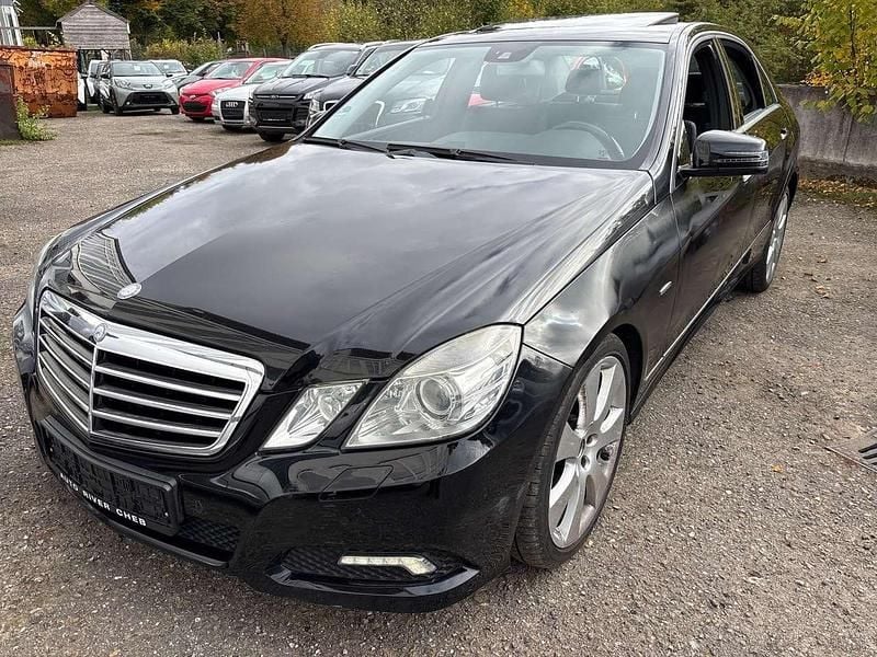 Obsidianschwarz Gebraucht 2009 Mercedes E350 Avantgarde Limousine | 7.900 € (Superpreis) - Bild 1/4