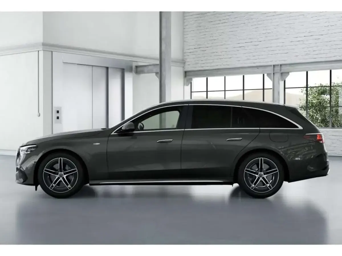 Usata Mercedes E300 AMG 313 CV (230 kW) 2025 Grigio Station wagon