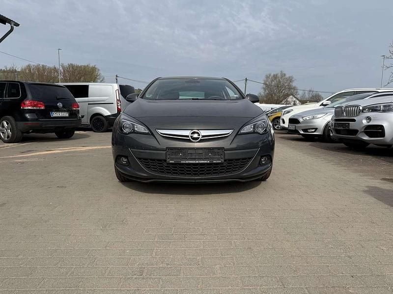 Gebraucht Opel Astra Innovation 140 PS (102 kW) 2012 Plat.anthr./rogrey/0j:silbergr Coupé