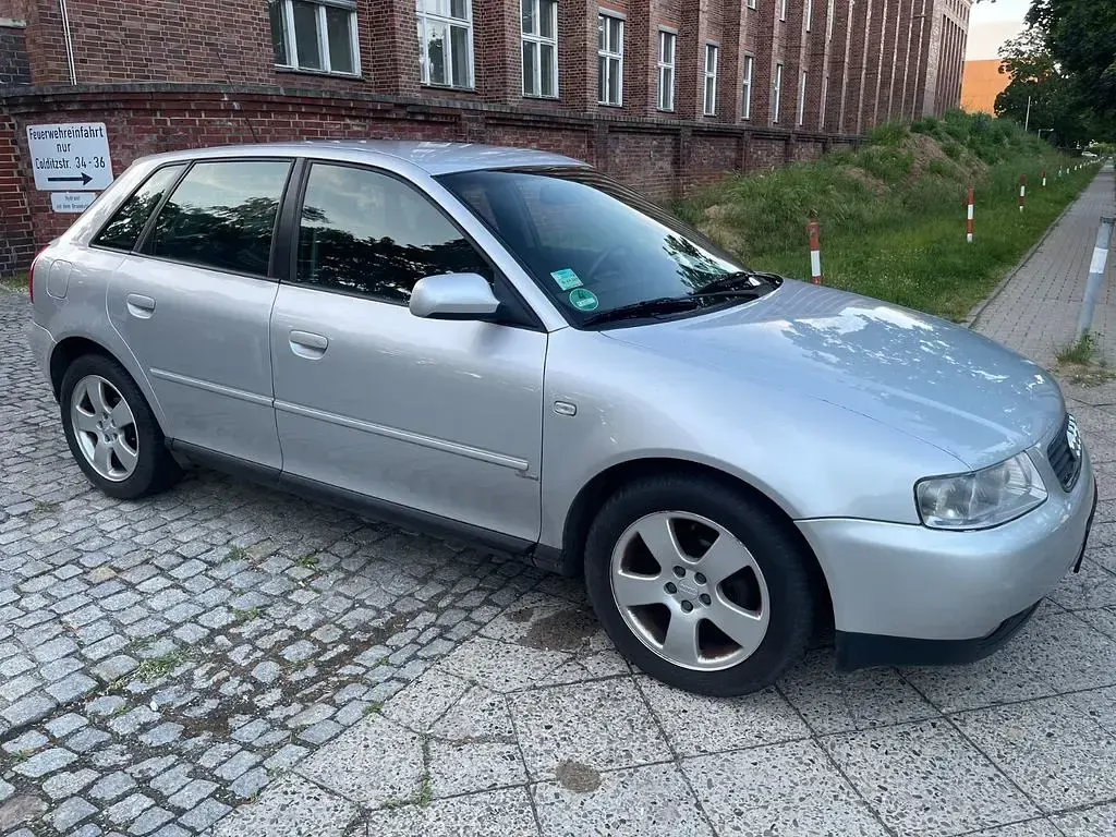 Gebraucht Audi A3 Attraction 102 PS (75 kW) 2003 Silber Kleinwagen