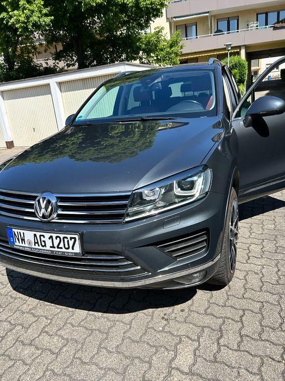 Grau Gebraucht 2015 VW Touareg Exclusive SUV | 19.500 € (Etwas zu teuer) - Bild 1/4