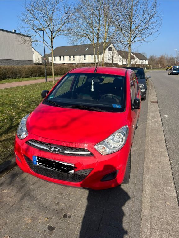 Rot Gebraucht 2012 Hyundai i10 Classic Kleinwagen | 2.590 € (Fairer Preis) - Bild 1/4