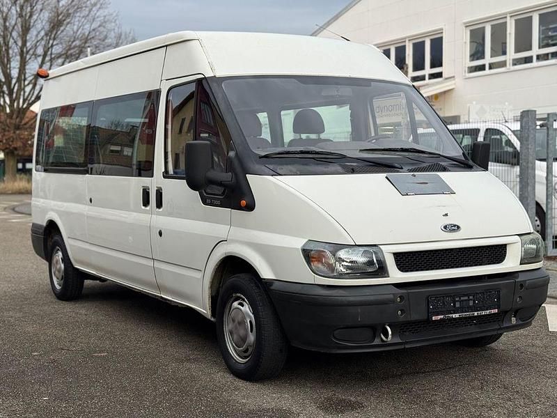 Usado Ford Transit 86 CV (63 kW) 2005 Blanco Monovolumen