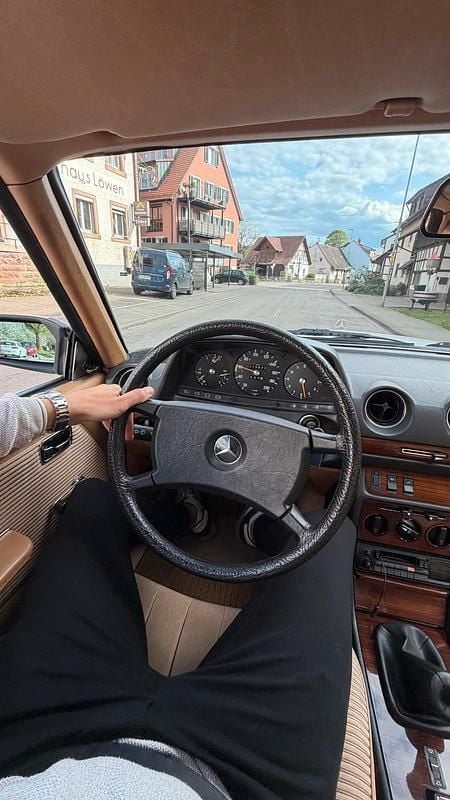 Second-hand Mercedes 230 1983 Alb Coupe