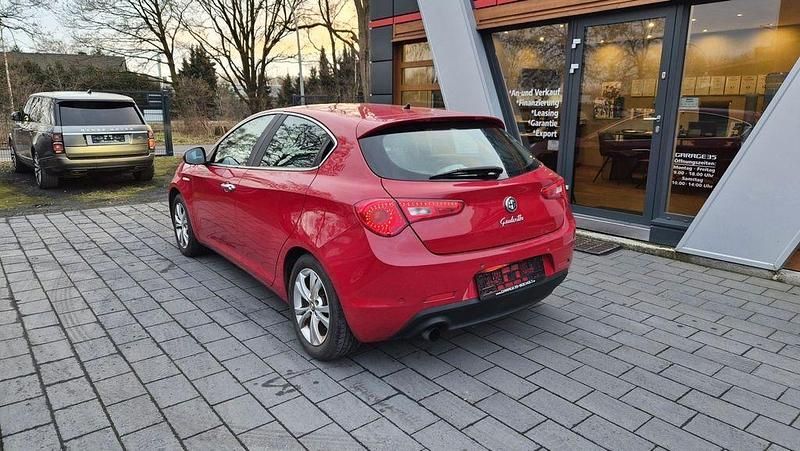 Gebraucht Alfa Romeo Giulietta Turismo 105 PS (77 kW) 2012 Rot Limousine