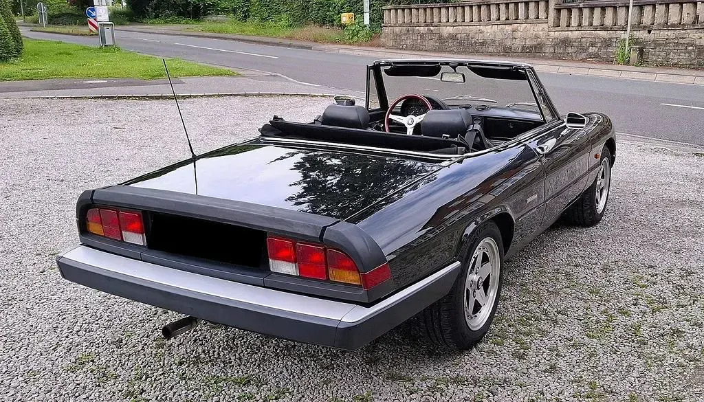 Gebraucht Alfa Romeo Spider 103 PS (75 kW) 1988 Schwarz Cabrio