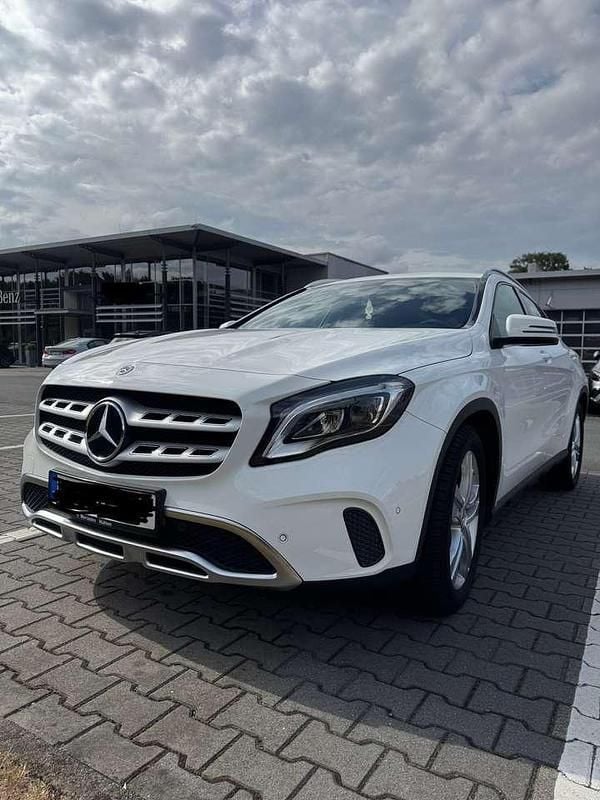 Weiß Gebraucht 2019 Mercedes GLA180 SUV | 21.000 € (Fairer Preis) - Bild 1/4