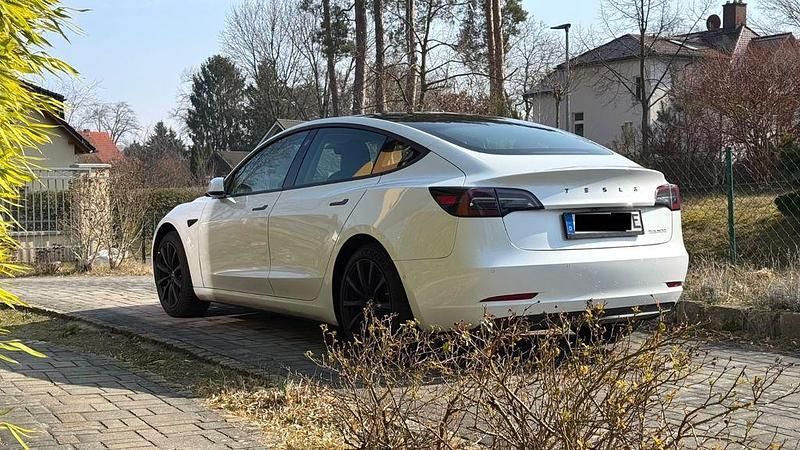 Second-hand Tesla Model 3 350 kW (476 CP) 2019 Alb Berlinǎ