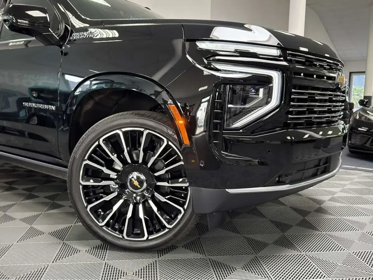 Neu Chevrolet Suburban 420 PS (308 kW) 2026 Schwarz SUV