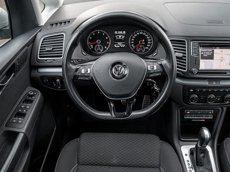 Gebraucht VW Sharan Active 150 PS (110 kW) 2022 Silber Van / Kleinbus