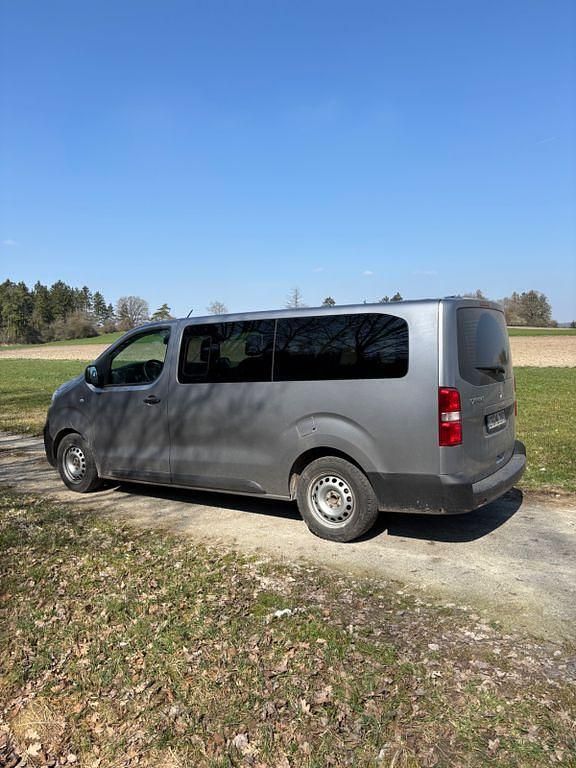 Gebraucht Peugeot Expert 144 PS (105 kW) 2021 Grau Van