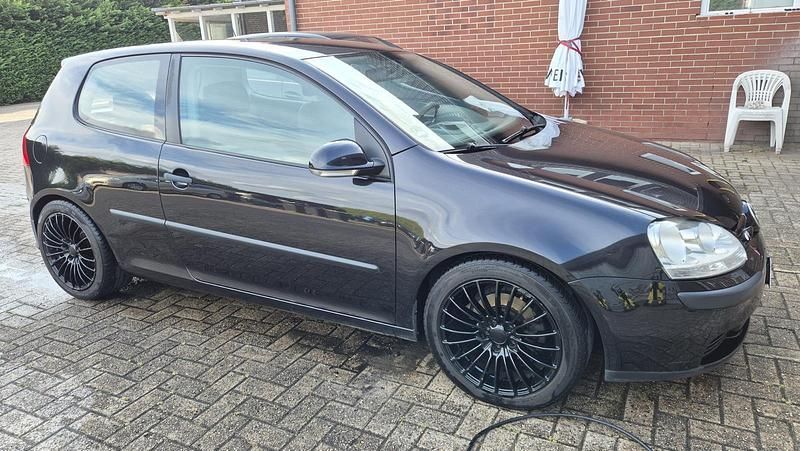 Schwarz Gebraucht 2005 VW Golf V R Kleinwagen | 1.800 € (Fairer Preis) - Bild 1/4