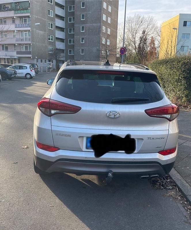 Gebraucht Hyundai Tucson 185 PS (136 kW) 2015 Silber SUV
