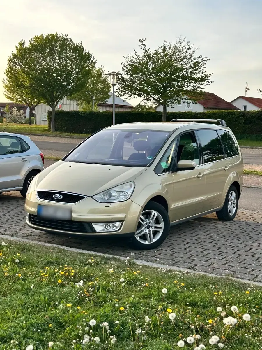 Second-hand Ford Galaxy 140 CP (102 kW) 2006 Auriu Monovolum