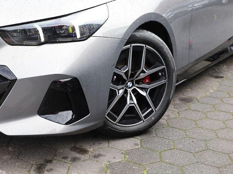 Gebraucht BMW 520 Performance 197 PS (144 kW) 2025 Grau Kombi