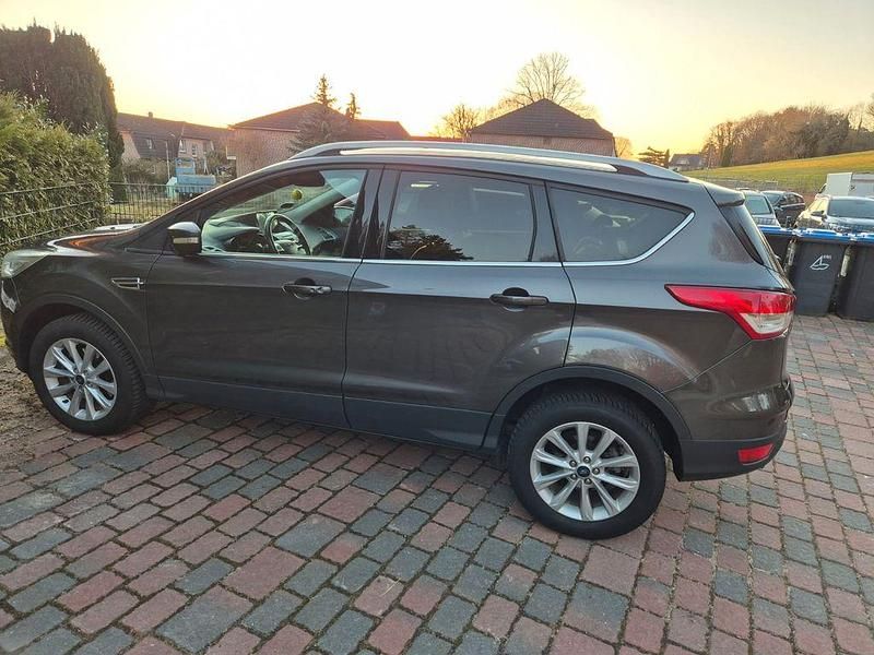 Gebraucht Ford Kuga Titanium 150 PS (110 kW) 2015 Grau SUV