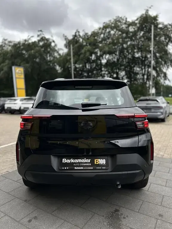 Neu Opel Frontera Edition 136 PS (100 kW) 2026 Lackierung schwarz perla nerat SUV