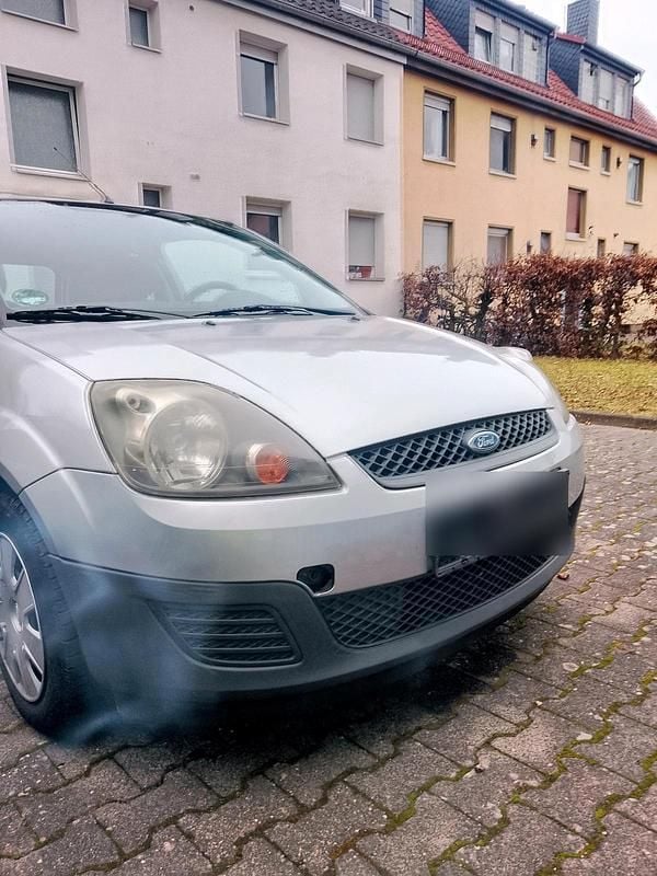Silber Gebraucht 2007 Ford Fiesta Kleinwagen | 600 € (Superpreis) - Bild 1/4