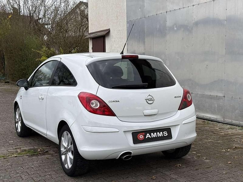 Gebraucht Opel Corsa 69 PS (50 kW) 2012 Casabl/arctic/eisweiss/kaolin Kleinwagen