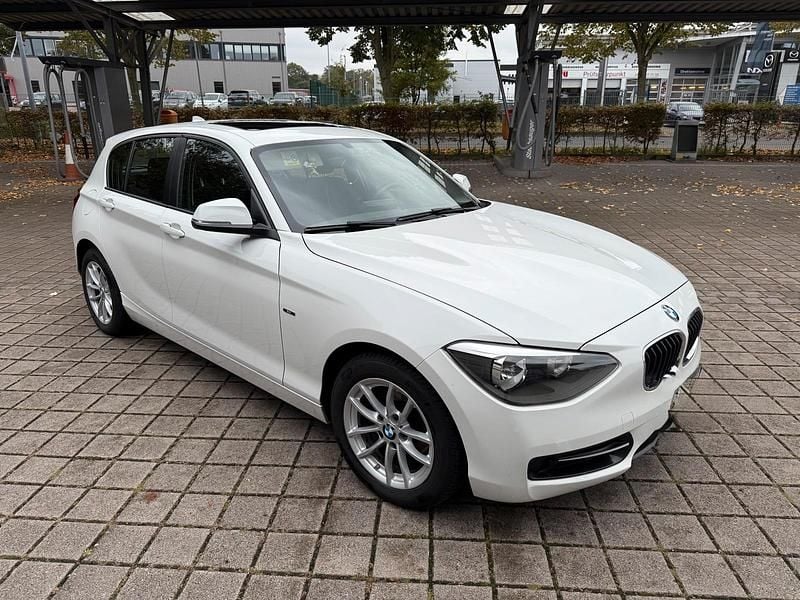 Weiß Gebraucht 2014 BMW 116 Sport Line Kleinwagen | 5.900 € (Guter Preis) - Bild 1/4