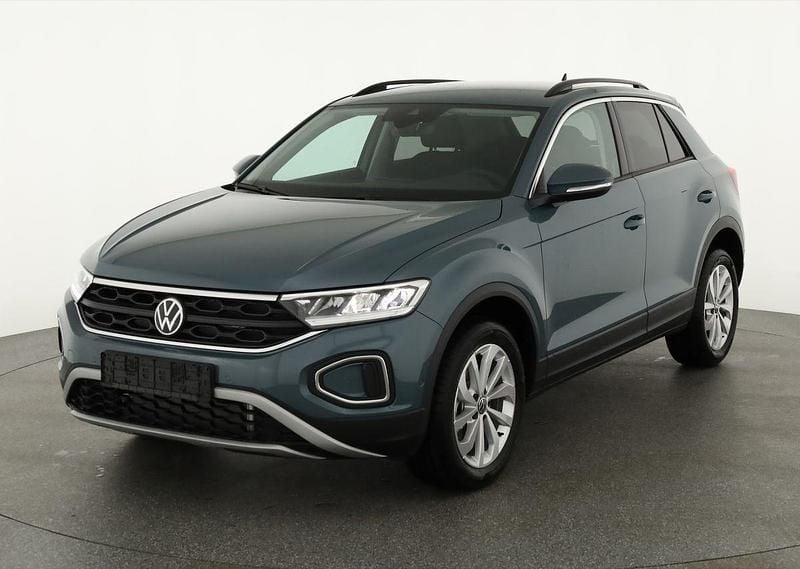 Petroleumblau metallic Neu 2025 VW T-Roc Life SUV | 32.445 € (Superpreis) - Bild 1/4
